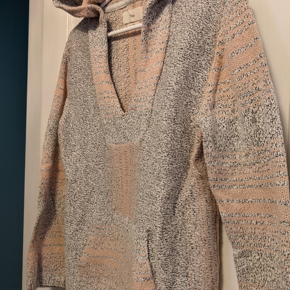 2/35 🌹TNA poncho - Picture 2 of 3